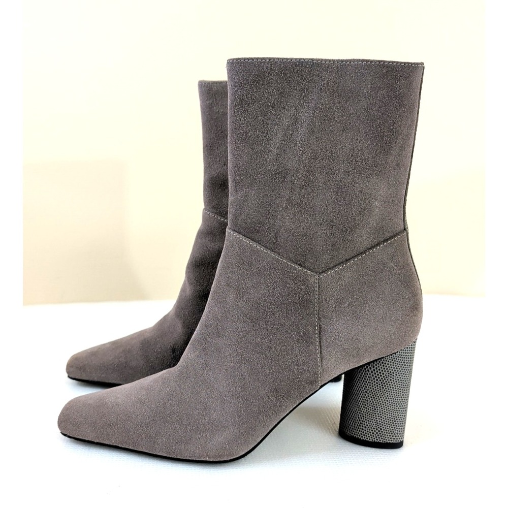 Donald Pliner Hinda Fashion Boot Womens 7.5 Gray Suede Quiet Luxury Minimalist